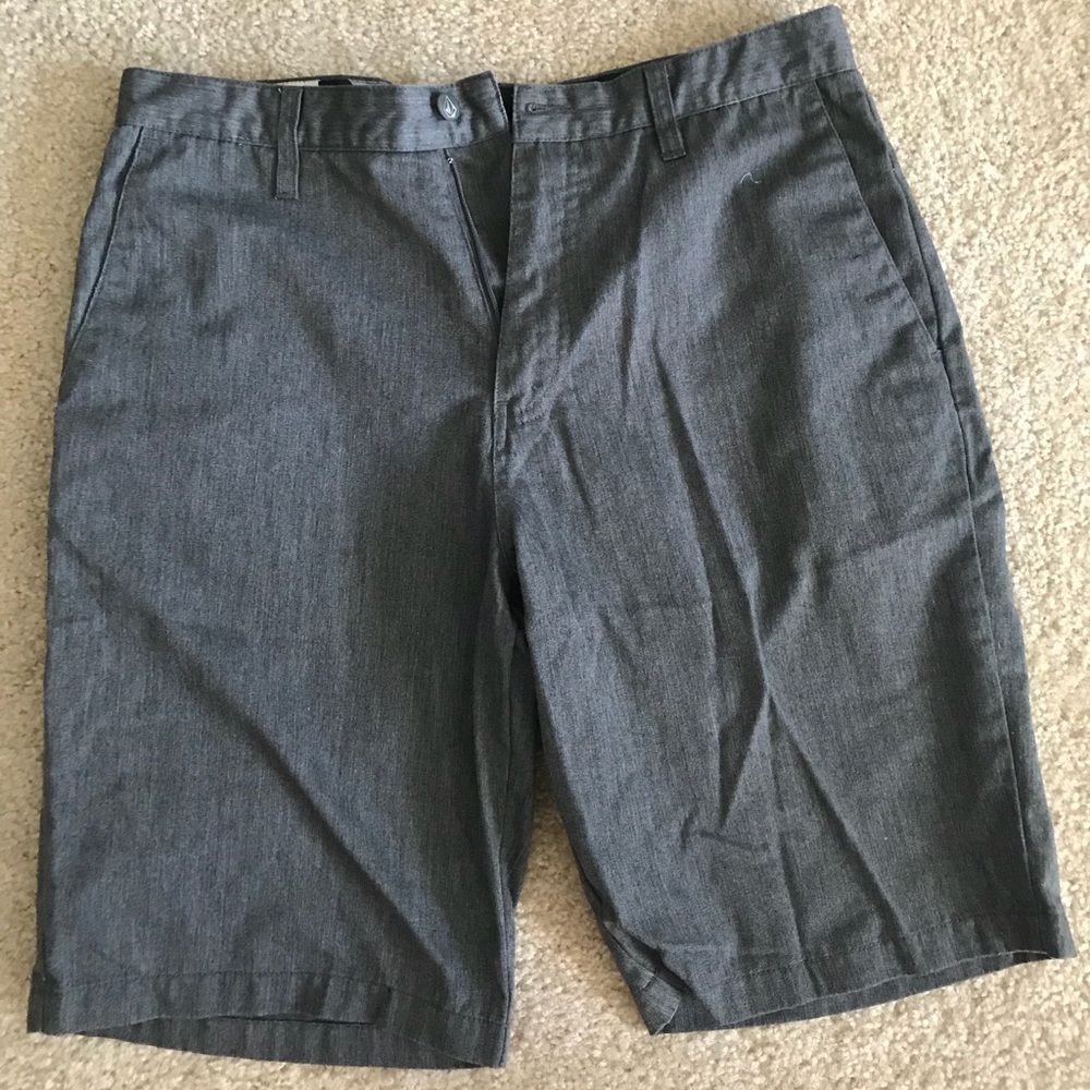 Men’s grey Volcom shorts